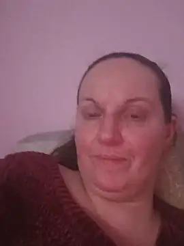 BustyLadyAlma 网络视讯表演