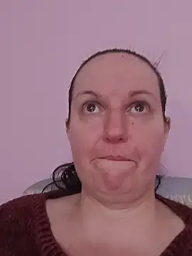 BustyLadyAlma's Live XXX Chat