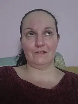 BustyLadyAlma 网络视讯表演