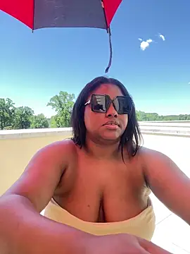 CarmenCash__ Show in webcam