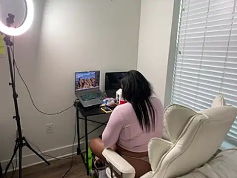 CarmenCash__ Show in webcam