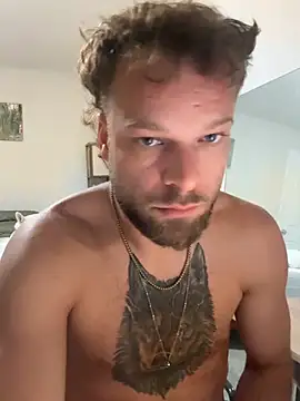 guyatwork16 Show in webcam