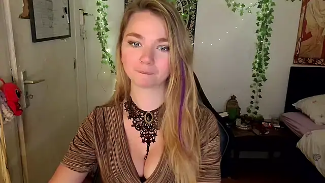 Thegirlbehindthemask webcam show