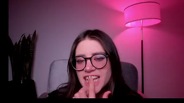 HazelKush's Live XXX Chat