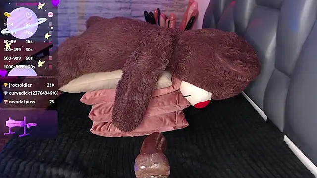 TinnaCobb Show in webcam
