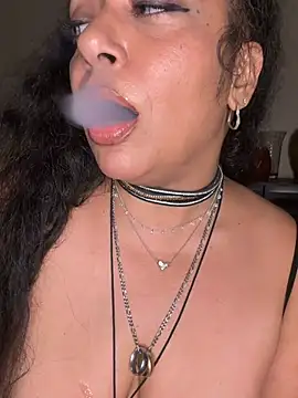 PichyPrettyPussy Live chatroom