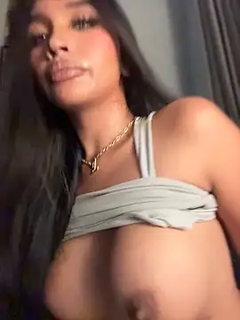 PrettyYoungHugeCockTS Show in webcam