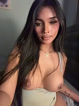 PrettyYoungHugeCockTS Webcamshow