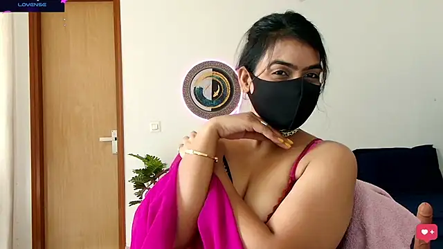 DesiZoya Show in webcam