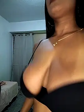 SaharQamar 即時 XXX 聊天