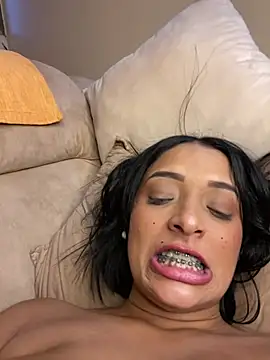 Chat +18 de SaharQamar ao vivo