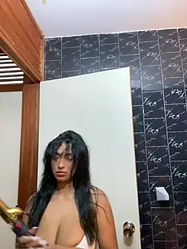 צ'אט XXX בשידור חי של SaharQamar