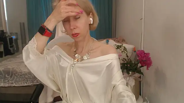 LuxuryNika's Webcam Show