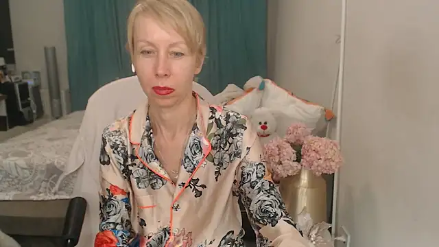 LuxuryNika's Live XXX Chat