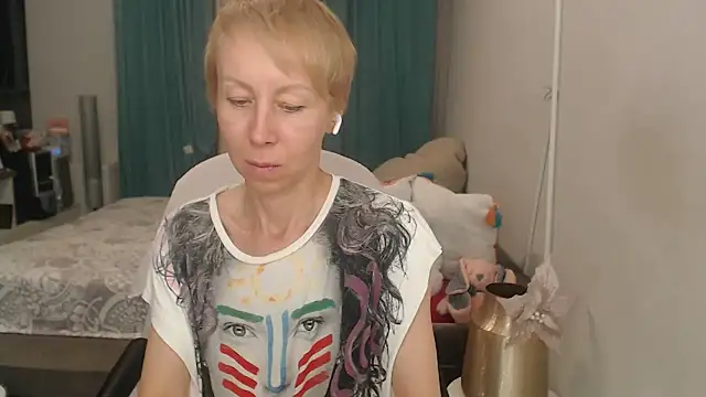 LuxuryNika's Live XXX Chat