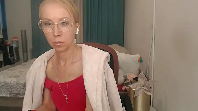 LuxuryNika's Webcam Show