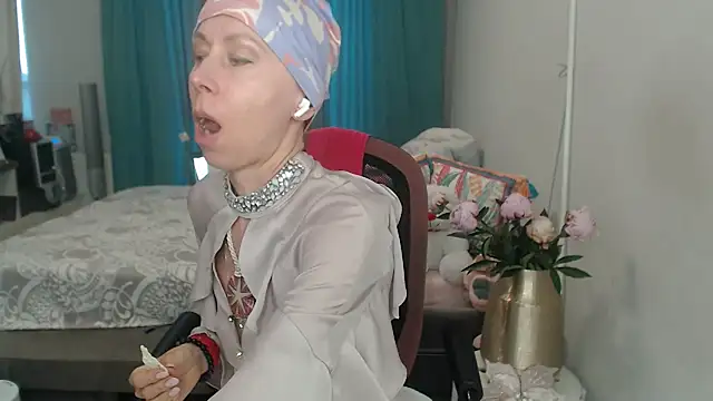 LuxuryNika's Live XXX Chat