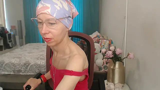 LuxuryNika – Naživo XXX chat
