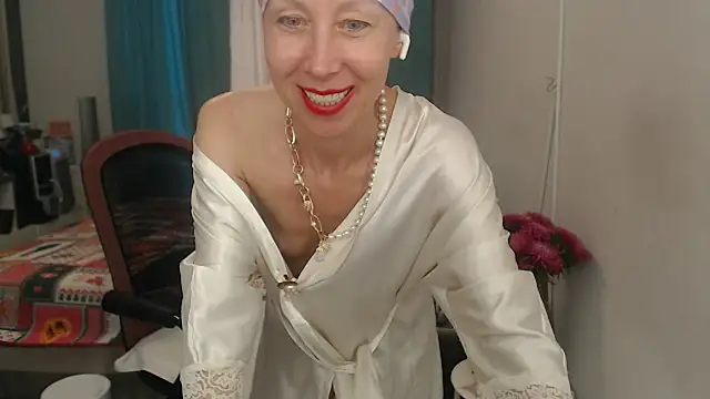 LuxuryNika – Live XXX-chat