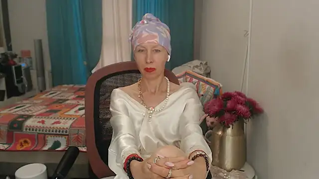 LuxuryNika: онлайн-секс-чат
