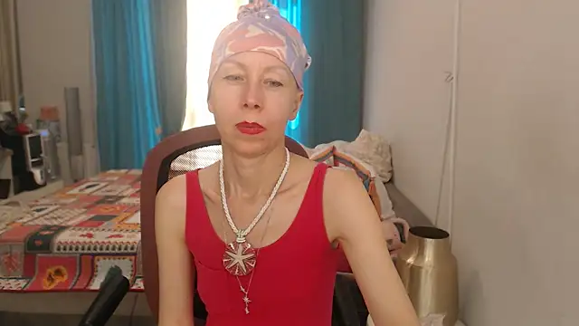 LuxuryNika Show in webcam