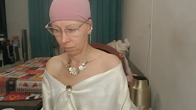 LuxuryNika's Webcam Show