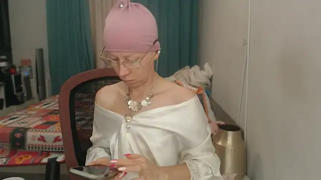 LuxuryNika's Live XXX Chat