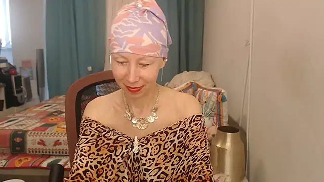 LuxuryNika's Live XXX Chat