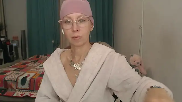 LuxuryNika's Webcam Show