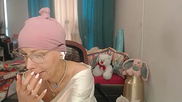 LuxuryNika Chat XXX live