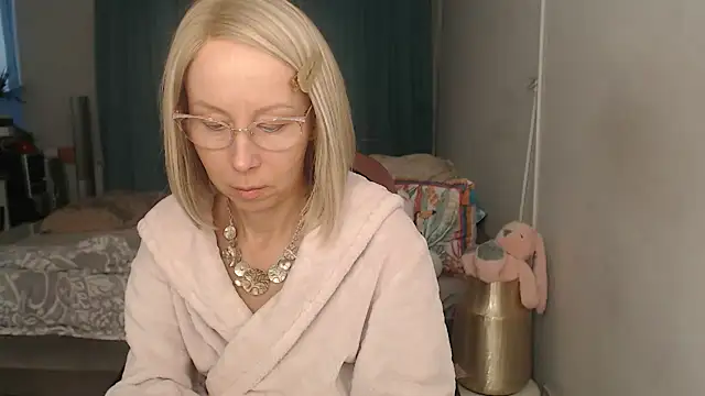 LuxuryNika's Webcam Show
