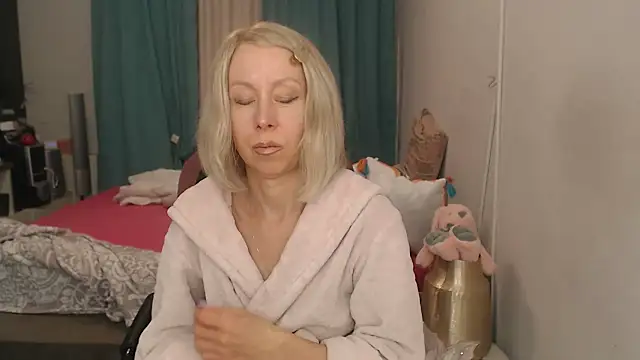 LuxuryNika's Live XXX Chat