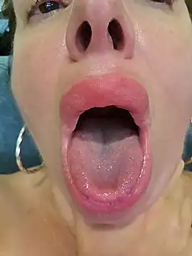Show modela Adivaaa na web-kameri