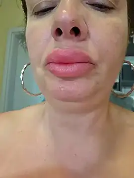 צ'אט XXX בשידור חי של Adivaaa