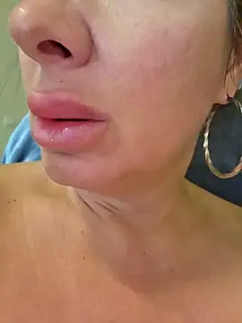 Show modela Adivaaa na web-kameri