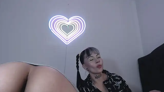 dulce_maria_x Show in webcam