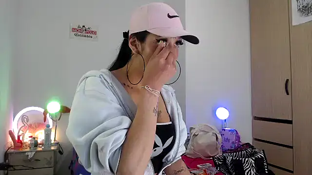 Doll_saryn Webbikameraesitys