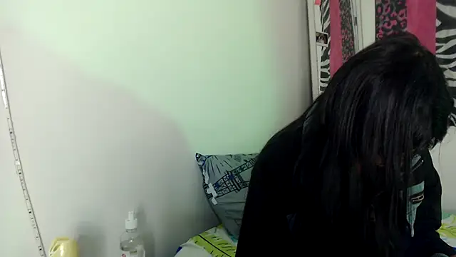 Doll_saryn Webbikameraesitys