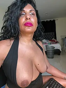 Latina-miss élő XXX-chatje