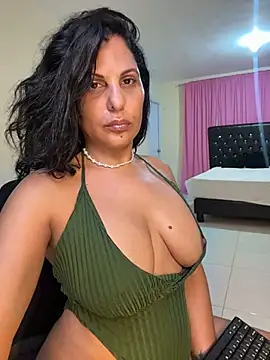 Latina-miss Show in webcam