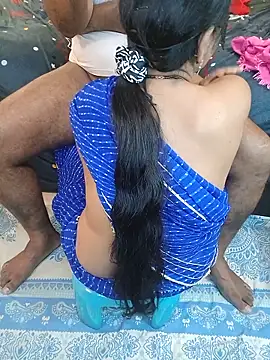 Show modela INDIANDESIMATURE na web-kameri