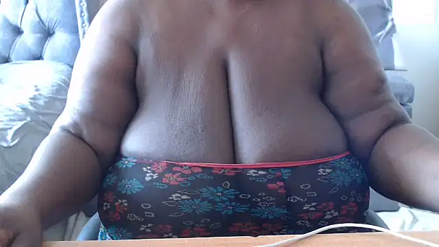 BIG_BOOBS_ASS_QEENのライブXXXチャット