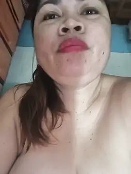 Sweetlorie_83: διαδικτυακό σόου στην κάμερα