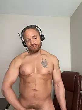 Fathero1time Show in webcam