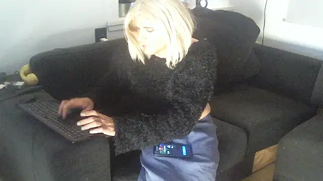 Show modela SassyAmanda87 na web-kameri