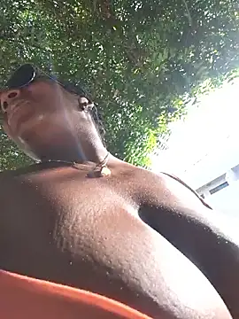 XXX chat uživo modela Adrilovechocolate