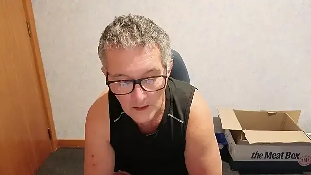 daddy_man Adlı Modelin Canlı XXX Sohbeti
