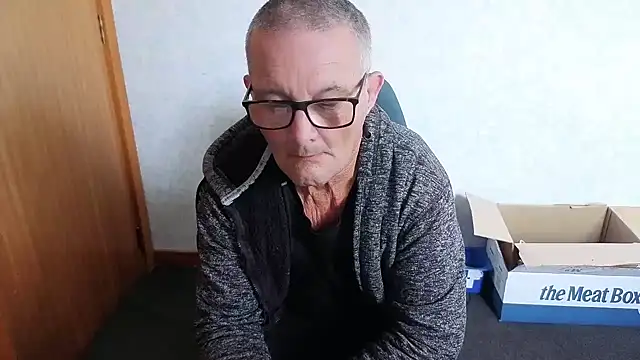 Show modela daddy_man na web-kameri