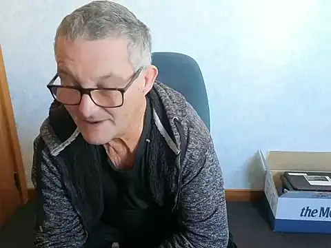 Pokazy przed kamerką – daddy_man