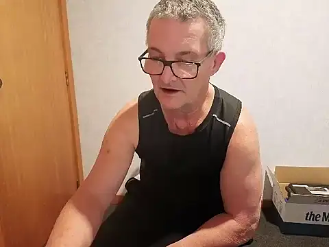 Pokazy przed kamerką – daddy_man